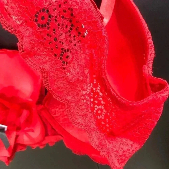 Kiss & Tell Intimates Des Lace overlay,padded,adjustable straps, sexy bralette - Picture 4 of 7